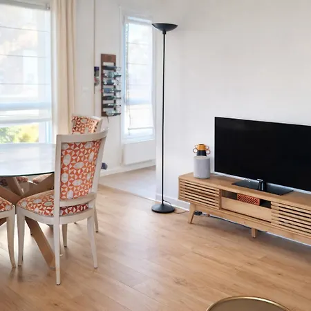 Apartmán T2 Au Calme Avec Balcon Et Parking Prive Arcachon